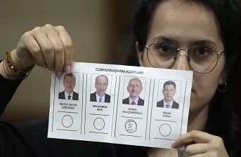 На выборах президента Турции Эрдоган набирает 49,94% голосов, Кылычдароглу – 44,30% после открытия более 89% урн – предварительные данные