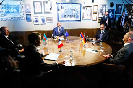 Президент Франции призвал Азербайджан и Армению воздерживаться от любой враждебной риторики
