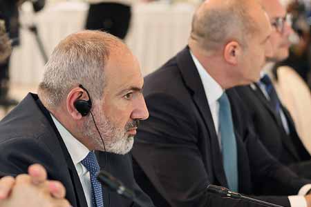 Pashinyan urges not to overestimate importance of enclaves` issue 