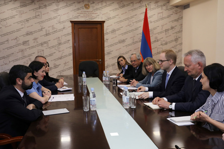 Глава МОНКС Армении привлекла внимание делегации Минобразования Германии на ущемленные права арцахский студентов