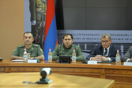 Сурен Папикян провел совещание с руководящим и командным составом МО, ВС и ГШ РА