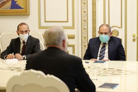 Игорь Ховаев провел встречи с Пашиняном и Мирзояном