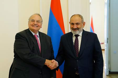 Премьер РА обсудил с представителем НС Франции ситуацию на армяно-азербайджанской границе и вокруг Нагорного Карабаха