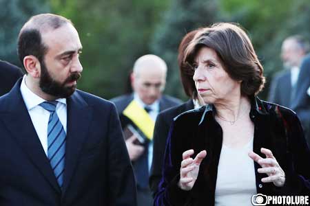 Armenian FM meets with French, Dutch counterparts 