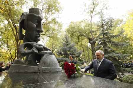 Armenian premier pays tribute to victims of October 27 terrorist act