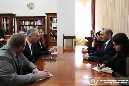 Секретарь Совбеза Армении встретился с американским посредником МГ ОБСЕ