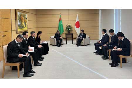Встреча Министра иностранных дел Туркменистана с Генеральным секретарем Кабинета Министров Японии