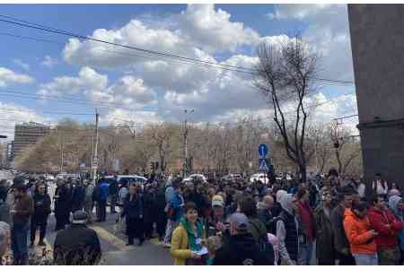 В Ереване проходит голосование на выборах президента России – явка беспрецедентно высокая