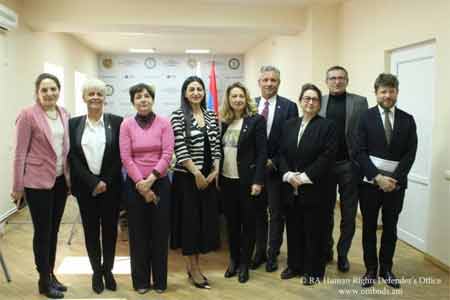 Омбудсмен Армении провела встречу с делегацией французских парламентариев