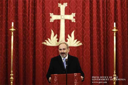 Пашинян приравнял к Армянской апостольской церкви католическую и евангелическую церкви