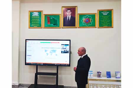 Преподаватель экономического вуза Туркменистана прочел лекцию для армянских студентов.