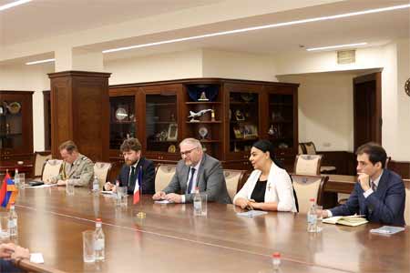 Armenia`s minister of defense hosts member of French Senate  Committees