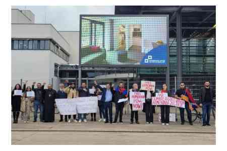 В Бонне демонстранты призывают Азербайджан незамедлительно освободить армянских заключённых