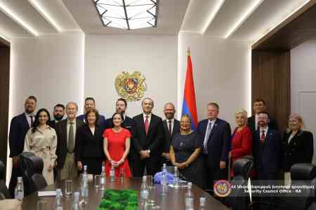 Секретарь Совбеза Армении принял делегацию "Save Armenia"