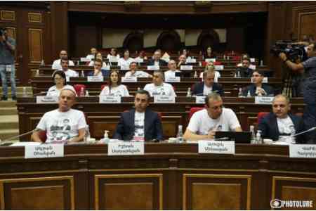 Оппозиционная фракции парламента Армении обсудит поведение своего депутата