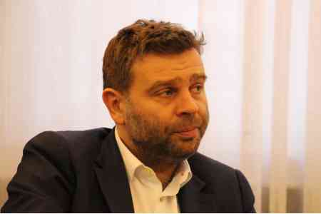 Замдиректора Le Figaro: Баку ищет поводы снова напасть на армян