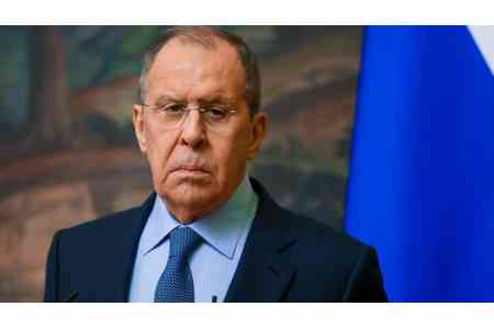 Небольшая группа прозападников провела в Ереване пикет перед зданием МИД, протестуя против визита Лаврова