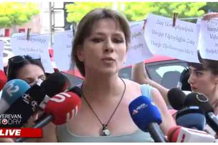 Протестующие у здания правительства Армении требуют привлечь Пашиняна к уголовной ответственности за высказывания в адрес ААЦ