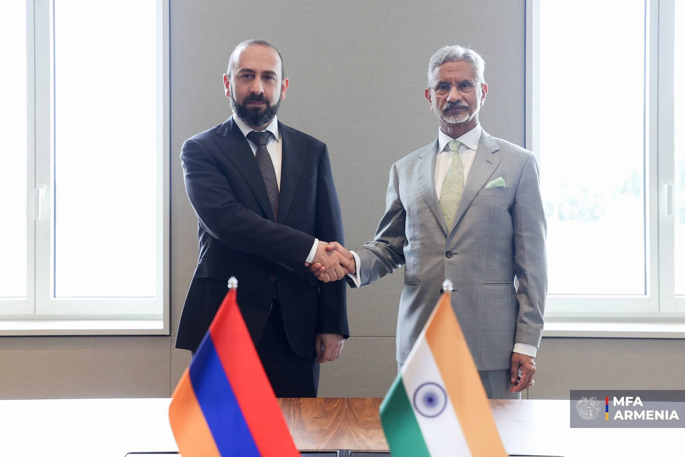 Armenian, Indian FM discuss possible evacuation of Indian students  from Iran 