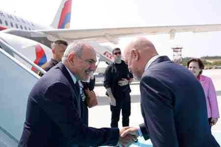 Prime Minister of Armenia visits Armenian Surb Astvatsatsin Church  and Blue Mosque in Istanbul