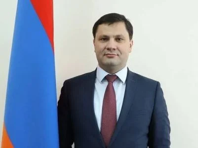 Посол Армении провел переговоры с членами группы дружбы Франция-Армения