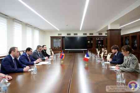 Armenia, France discuss defense cooperation issues 