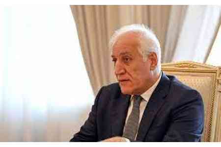 Президент Армении посетил посольство Франции в Ереване по случаю Дня взятия Бастилии