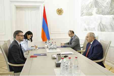 Armenian Prime Minister receives British Ambassador