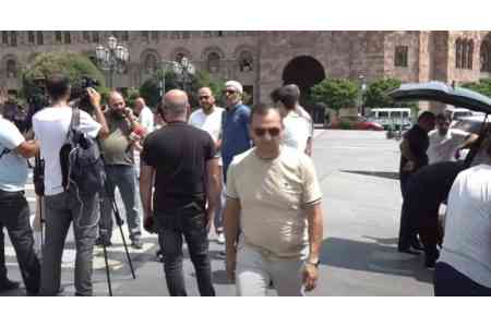 Զբոսաշրջային մինիվենների վարորդները բողոքի ակցիա են անցկացրել Հանրապետության հրապարակում