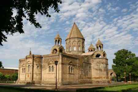 Scouts of 12th General Armenian Physical Culture Union makepilgrimage  to Mother See of Holy Etchmiadzin