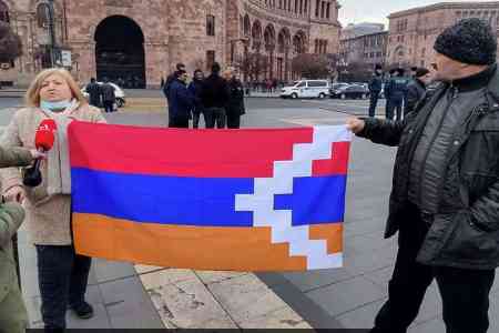 Арцахцы провели акцию протеста у правительства Армении, требуя от властей страны не говорить от их имени на международных площадках