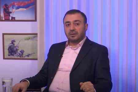 Անհայտ անձինք կոտրել են Երևանի ավագանու "Մայր Հայաստան" խմբակցության ղեկավարին սպասարկող մեքենայի ապակիները