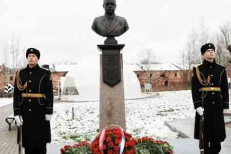 В Кронштадте открыли памятник адмиралу Исакову