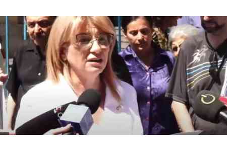 Mothers of servicemen killed in last Artsakh war holding protest in  front of RA Ministry of Justice 