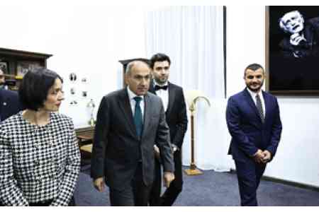 Վարչապետ Փաշինյանն այցելել է Սոս Սարգսյանի անվան համազգային թատրոնի նոր շենք