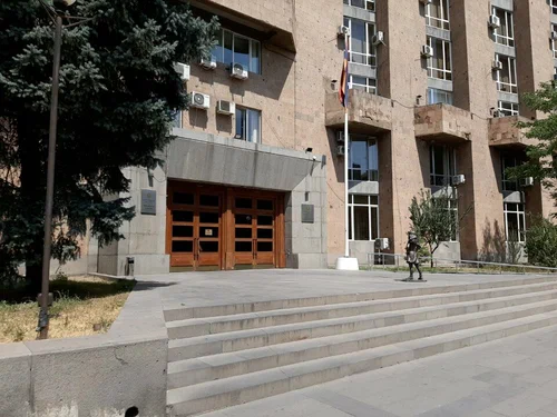 Медик vs менеджер? Кто может руководить медицинской организацией по новым правилам Минздрава Армении