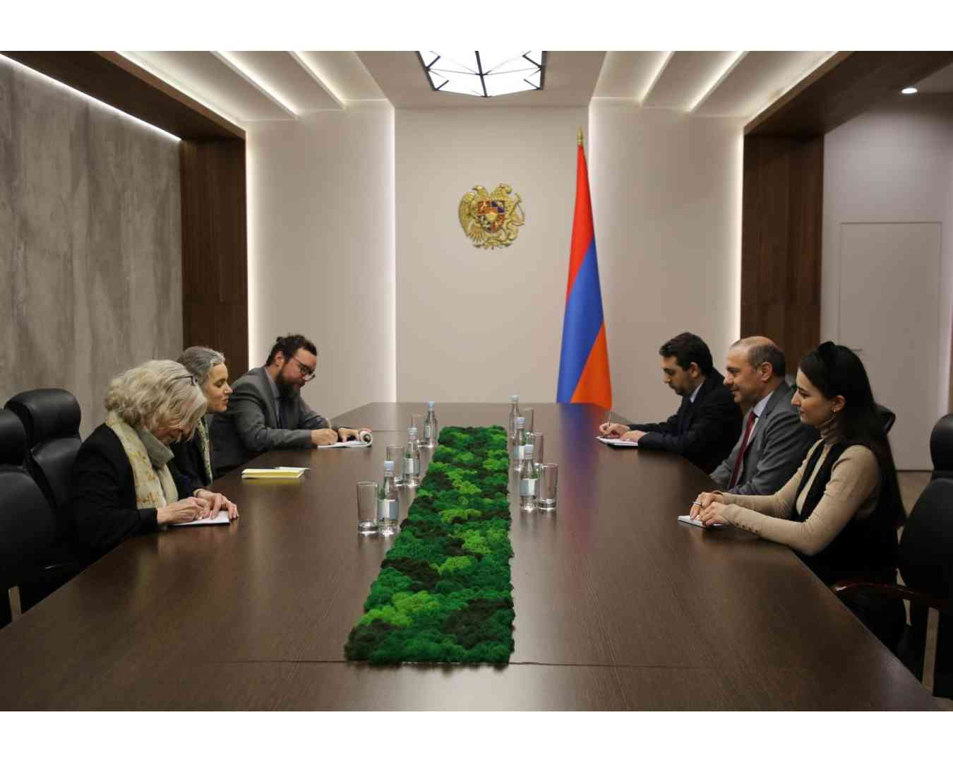 Հայաստանի ԱԽ քարտուղարը ԵՄ պաշտոնյայի հետ քննարկել է հայ-ադրբեջանական խաղաղության գործընթացը