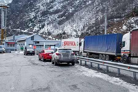Upper Lars checkpoint again closed to heavy vehicles