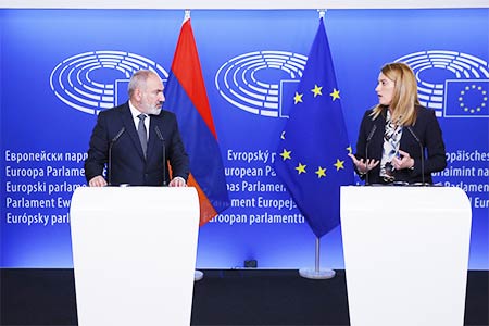 Пашинян чувствует необходимость время от времени возвращаться в <Дом демократии>, чтобы сверять часы своих демократических реформ с часами <Дома демократии> ЕС