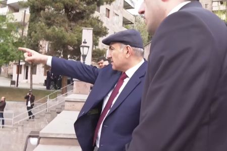 Armenian premier to display weapons purchased by Armenia after 2022  to everyone