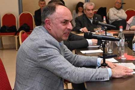 Երևանում տեղի է ունեցել Աշոտ Բեգլարյանի «В утробе войны» գրքի շնորհանդեսը