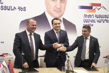 Партия "Сильная Армения" подписала меморандум о создании альянса с партией "Новая эра" и партией "Объединенные армяне"