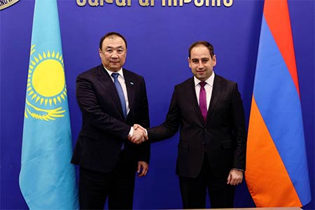 Армения и Казахстан обсудили вопросы железнодорожной отрасли в рамках проекта 