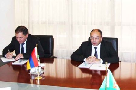 В МИД Туркменистана состоялась встреча с послом Армении