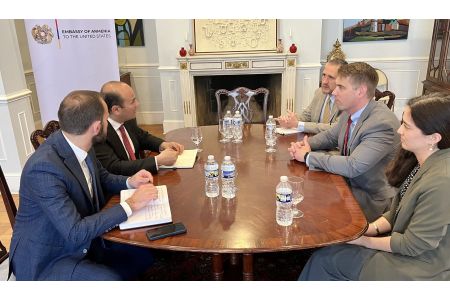 Замгоссекретаря США посетил посольство Армении в Вашингтоне