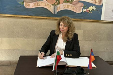 Բուլղարիայի նախագահն այցելել է բուլղարացի բանաստեղծ Պեյո Յավորովի անունը կրող Երևանի թիվ 131 դպրոց