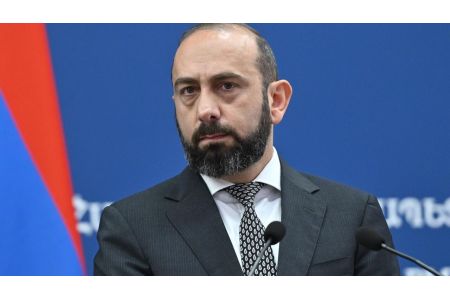 Мирзонян оценил итоги первого саммита Армения-ЕС и дал оценку по вопросу нахождения в ЕАЭС