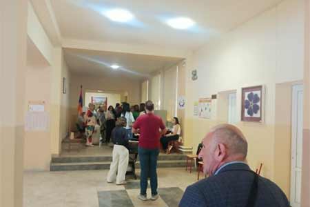 В МВД Армении и в офисе омбудсмена рассказали о полученных звонках в ходе парламентских выборов и нарушениях