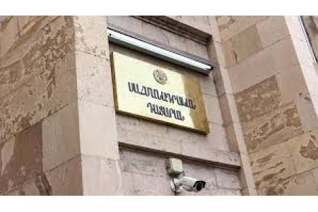 Конституционный суд принимает решение о приемлемости заявления на процессуальном заседании в течение двух дней после его подачи