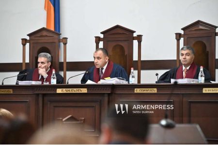 Первое заседание Конституционного суда Армении, где рассматривались заявления оппозиционных сил по выборам, завершилось